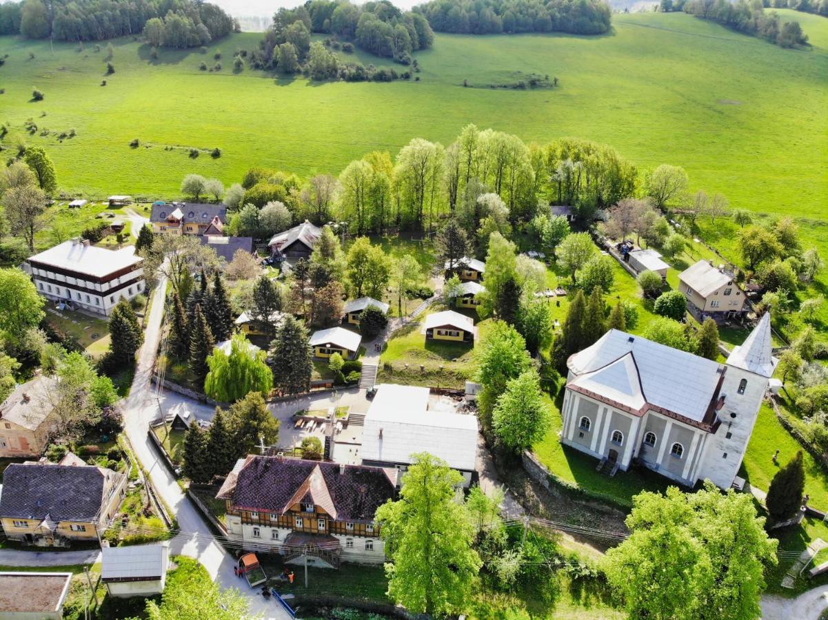 Stredisko Doubrava Hotell Zlaté Hory Exteriör bild